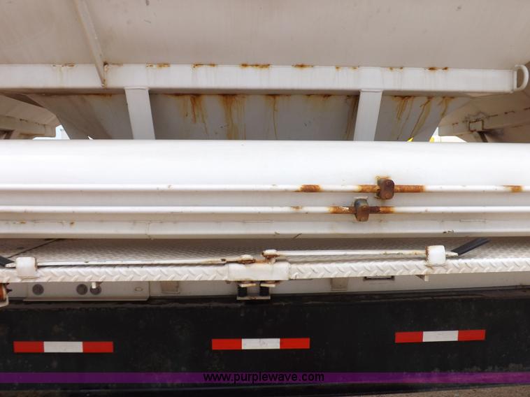 image for item I7666 2008 Neville tender trailer