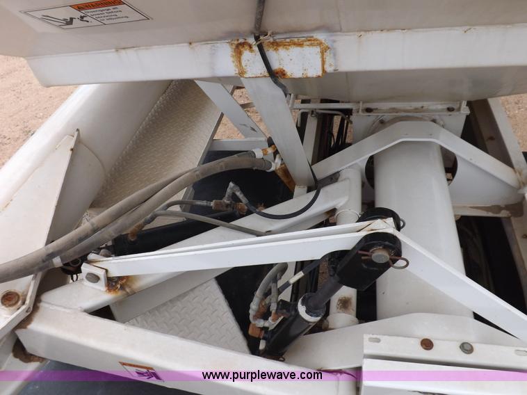 image for item I7666 2008 Neville tender trailer