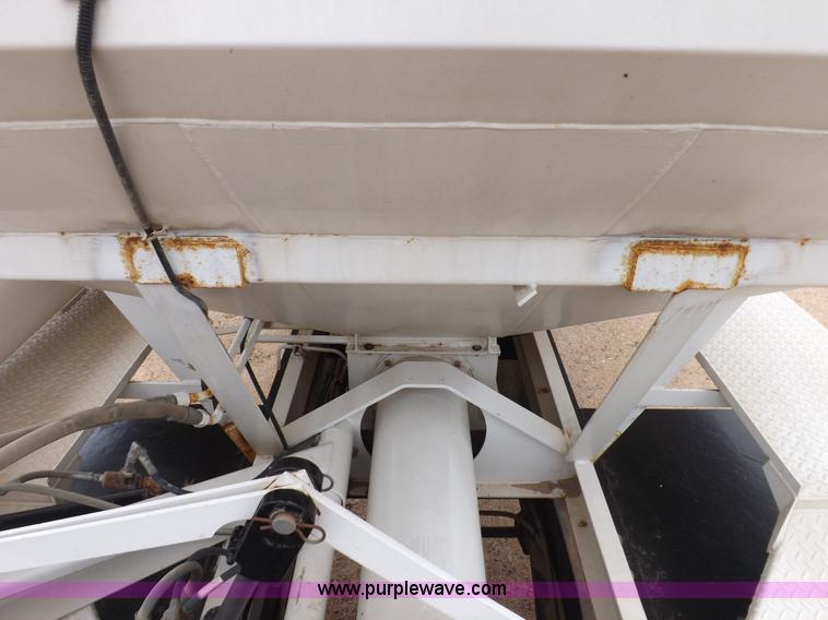 image for item I7666 2008 Neville tender trailer