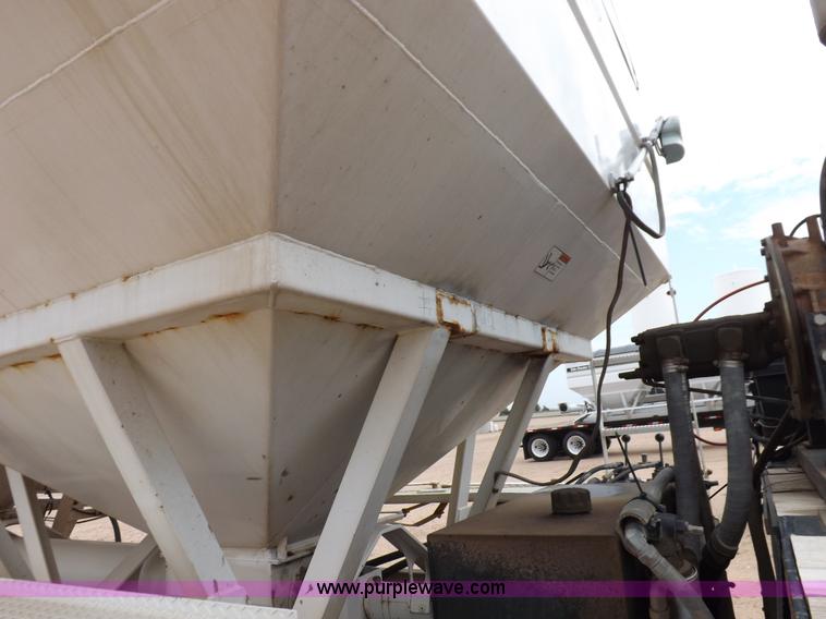 image for item I7666 2008 Neville tender trailer