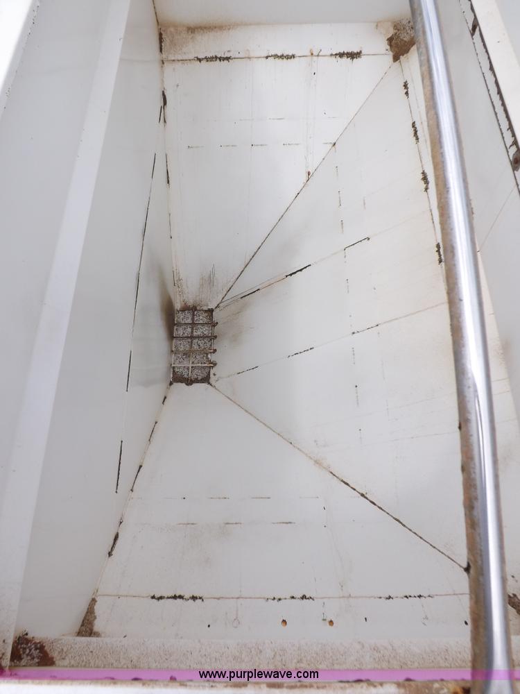 image for item I7666 2008 Neville tender trailer