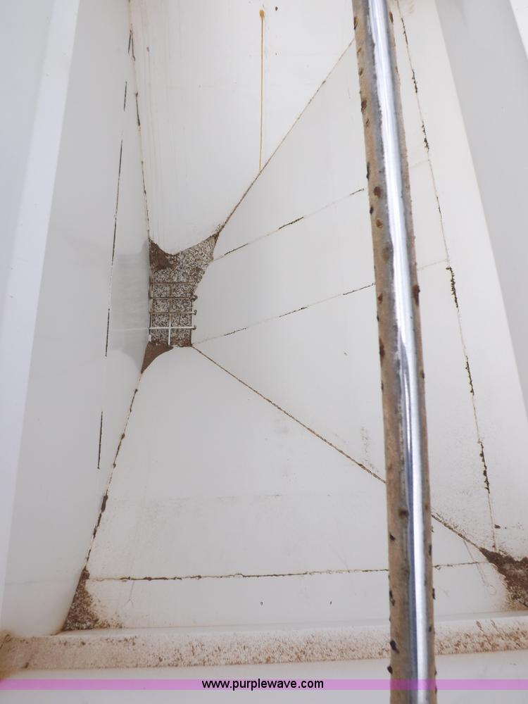 image for item I7666 2008 Neville tender trailer