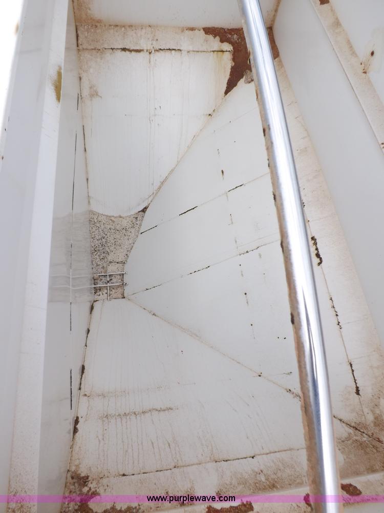 image for item I7666 2008 Neville tender trailer