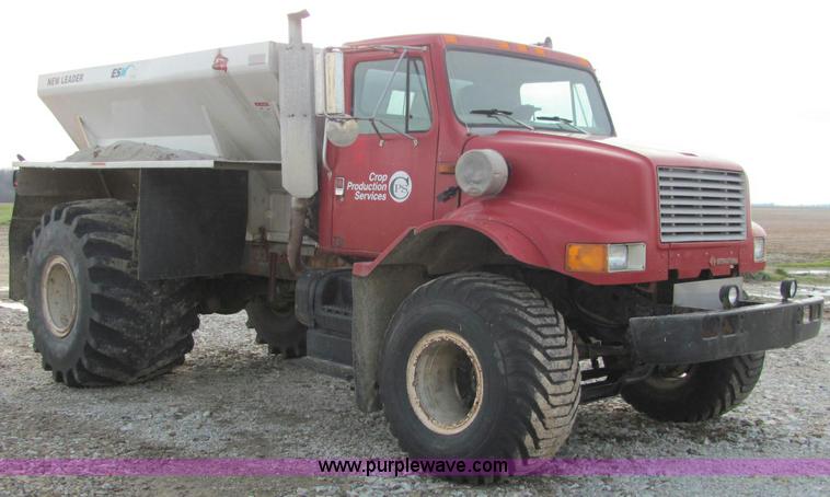 image for item I7831 1990 International 4900 spreader truck