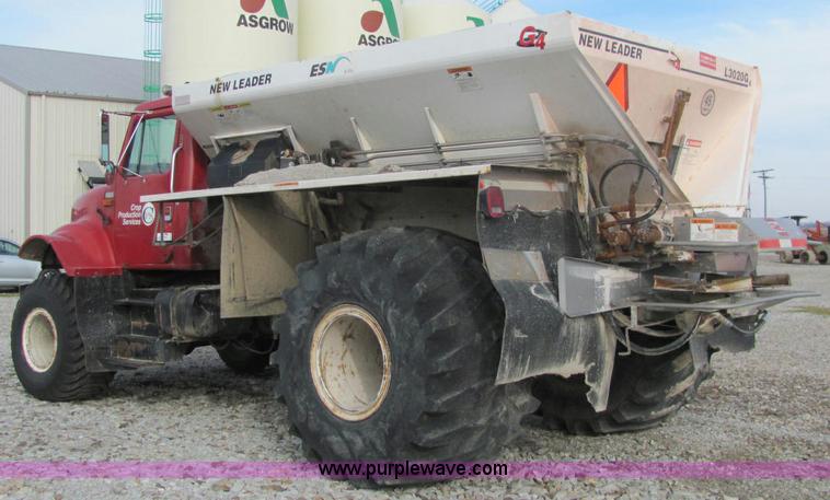 image for item I7831 1990 International 4900 spreader truck