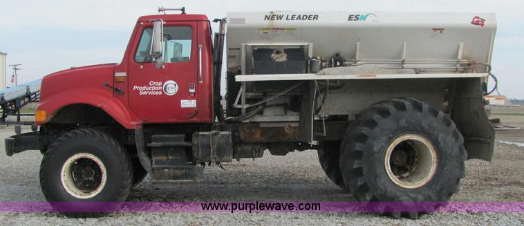 image for item I7831 1990 International 4900 spreader truck