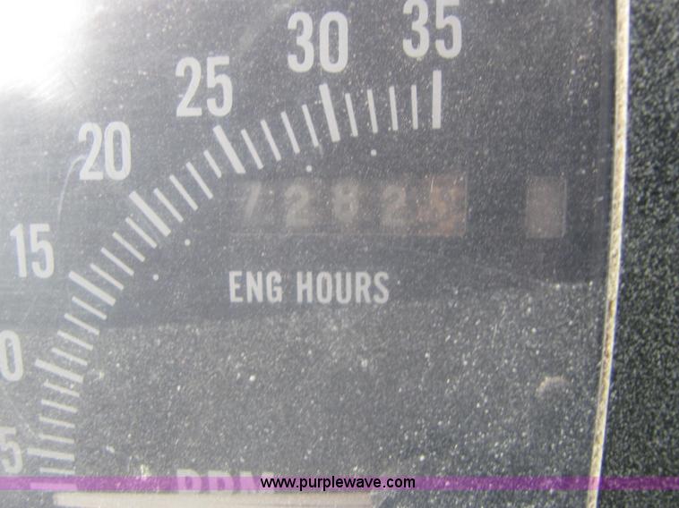 image for item I7831 1990 International 4900 spreader truck