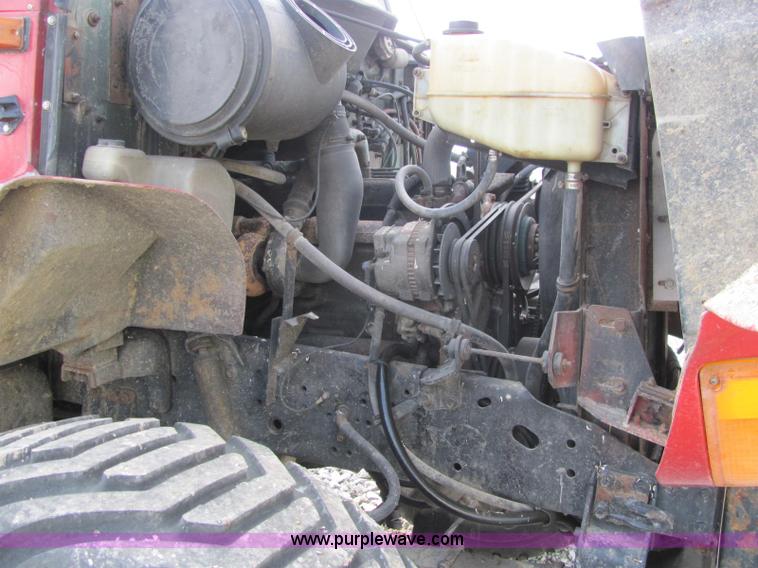 image for item I7831 1990 International 4900 spreader truck