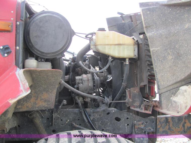 image for item I7831 1990 International 4900 spreader truck