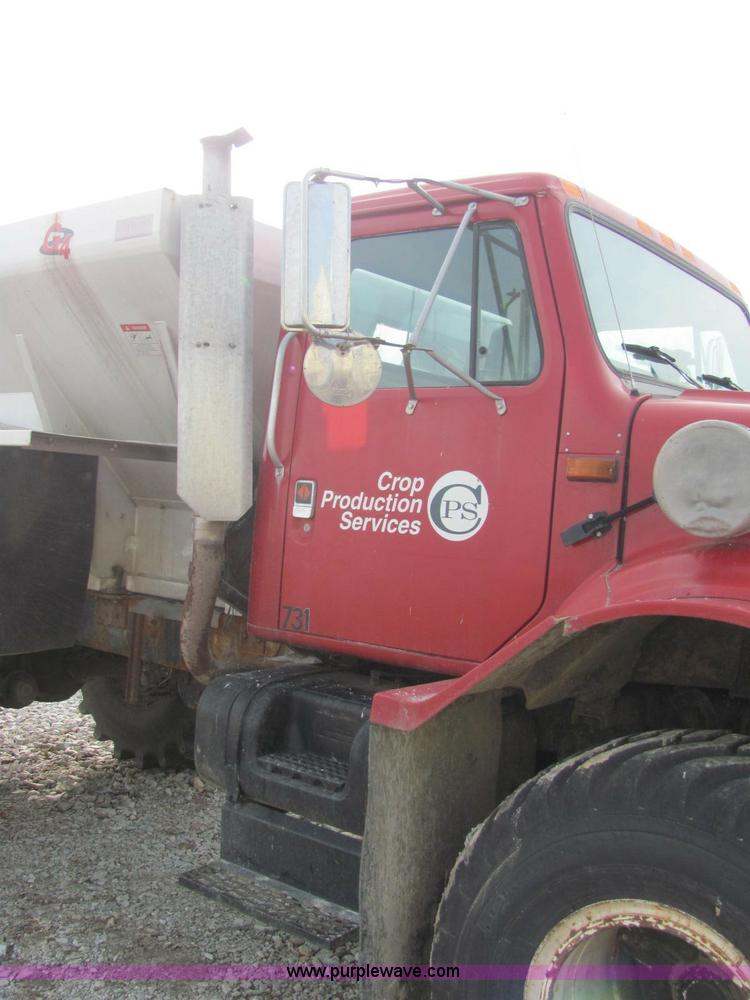 image for item I7831 1990 International 4900 spreader truck