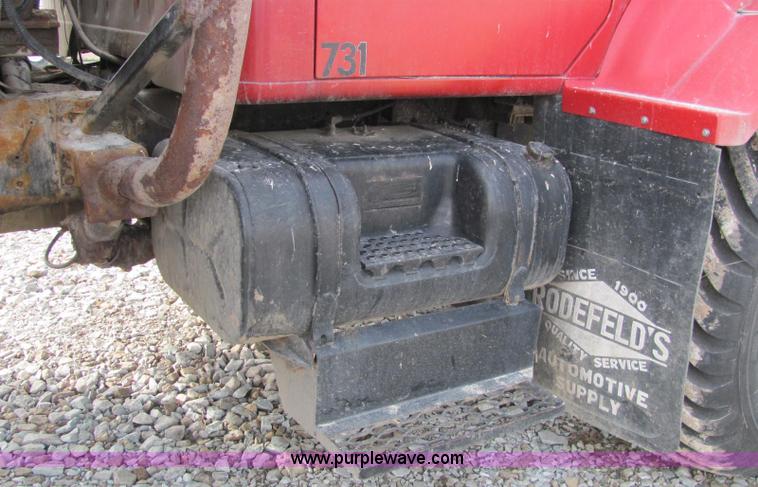 image for item I7831 1990 International 4900 spreader truck