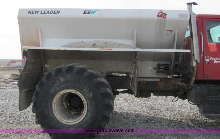 image for item I7831 1990 International 4900 spreader truck