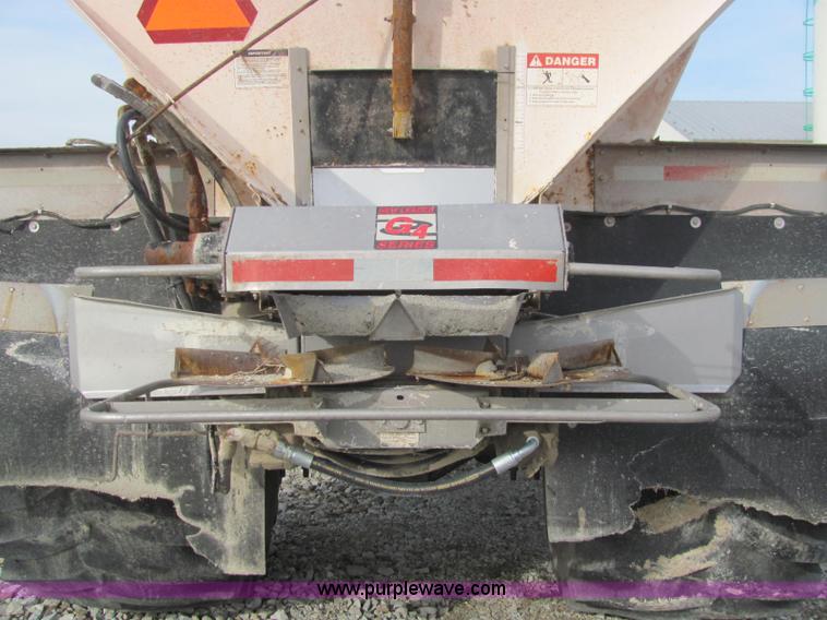 image for item I7831 1990 International 4900 spreader truck