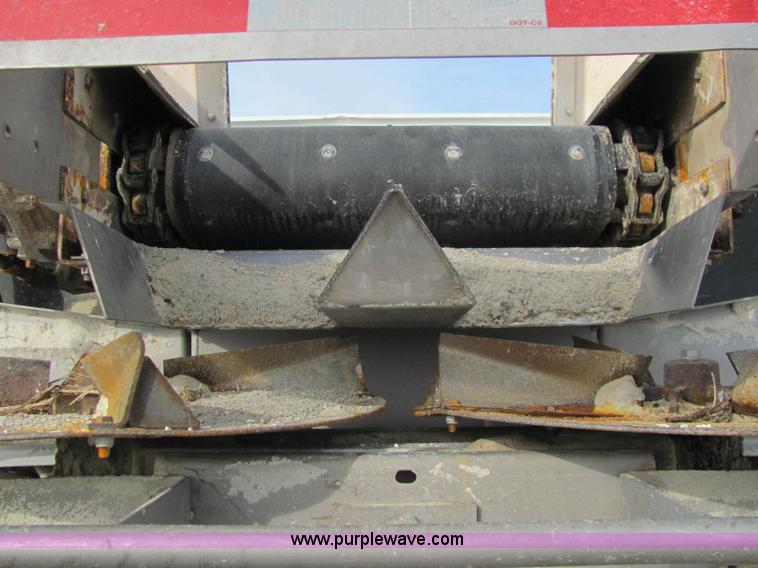 image for item I7831 1990 International 4900 spreader truck