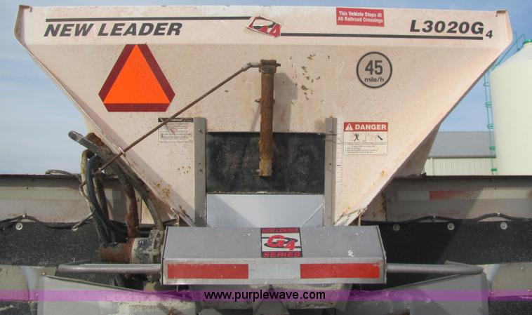 image for item I7831 1990 International 4900 spreader truck