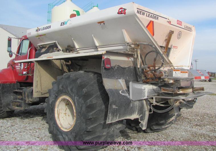 image for item I7831 1990 International 4900 spreader truck