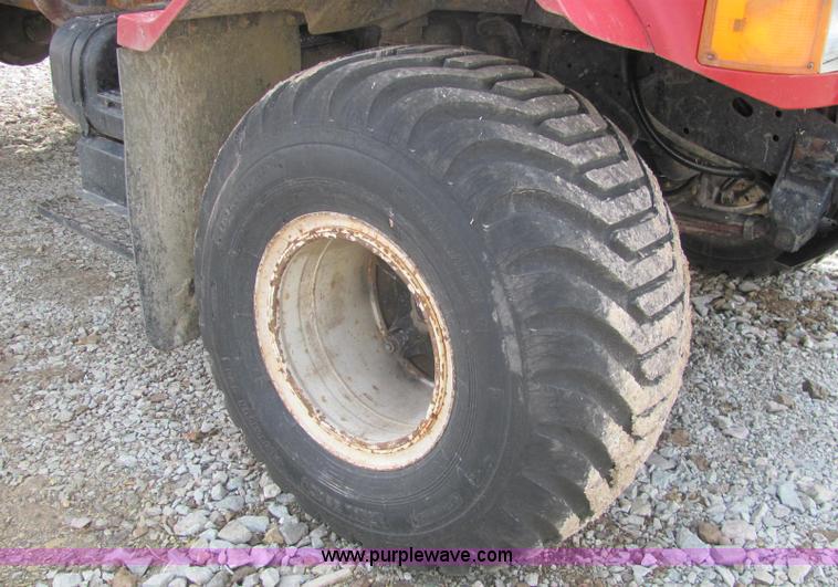 image for item I7831 1990 International 4900 spreader truck