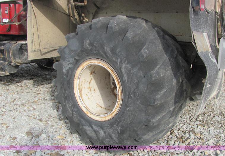 image for item I7831 1990 International 4900 spreader truck