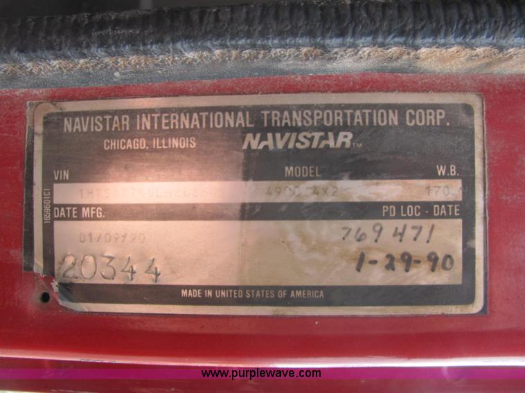 image for item I7831 1990 International 4900 spreader truck