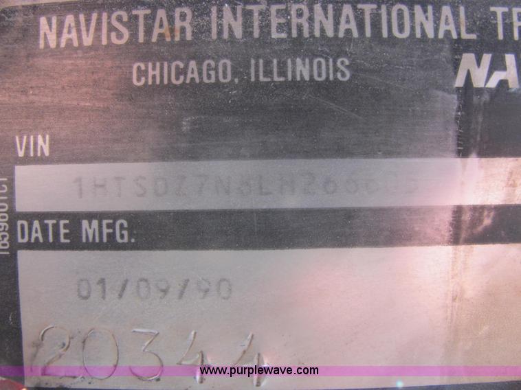 image for item I7831 1990 International 4900 spreader truck