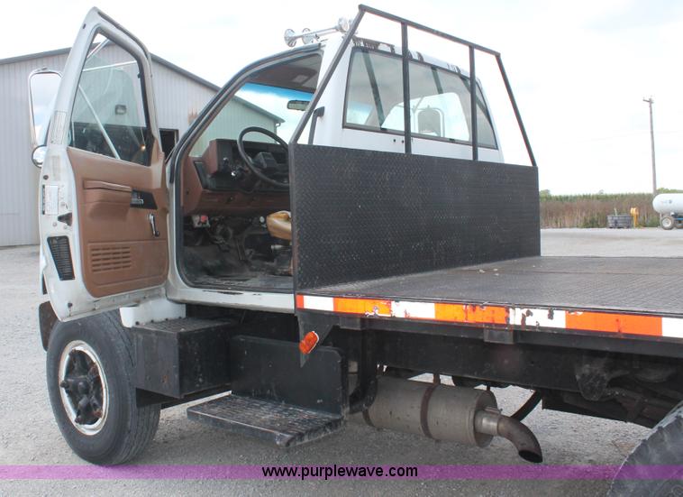 image for item I7832 1992 GMC TopKick C7H042 flatbed truck