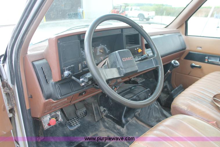 image for item I7832 1992 GMC TopKick C7H042 flatbed truck