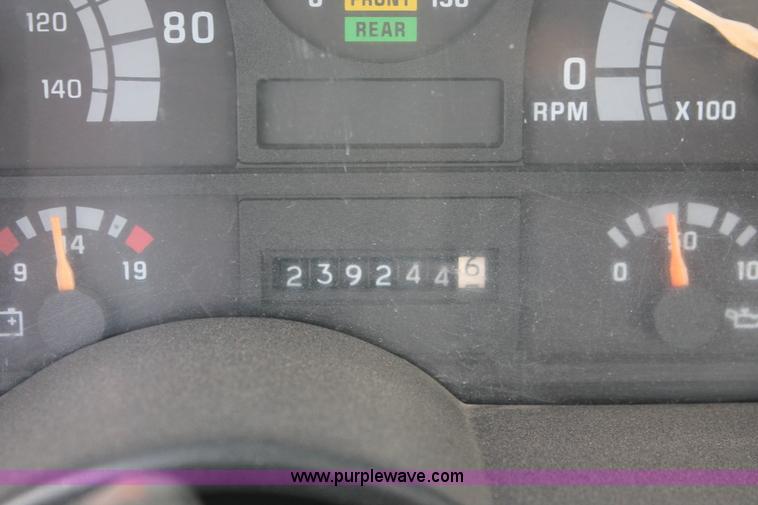 image for item I7832 1992 GMC TopKick C7H042 flatbed truck