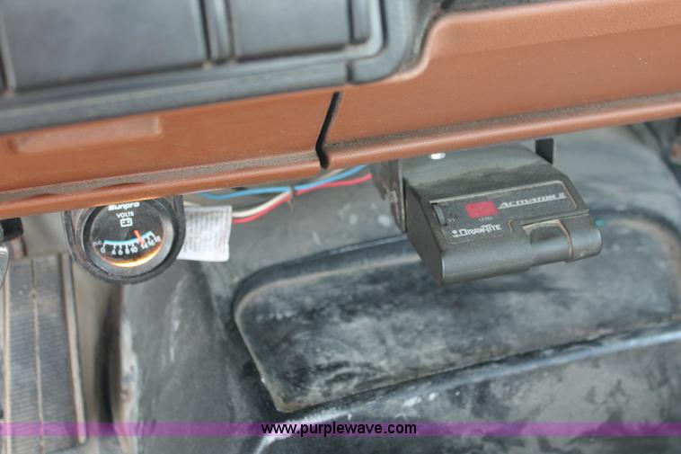 image for item I7832 1992 GMC TopKick C7H042 flatbed truck