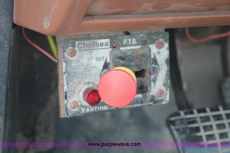 image for item I7832 1992 GMC TopKick C7H042 flatbed truck