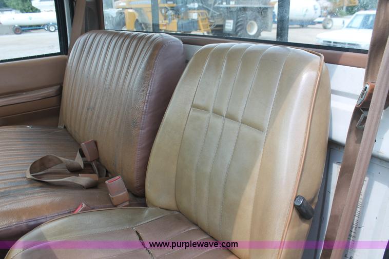 image for item I7832 1992 GMC TopKick C7H042 flatbed truck