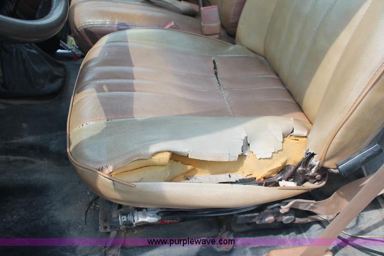 image for item I7832 1992 GMC TopKick C7H042 flatbed truck