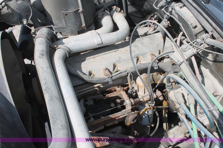 image for item I7832 1992 GMC TopKick C7H042 flatbed truck