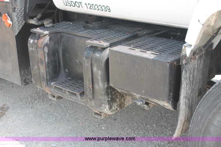 image for item I7832 1992 GMC TopKick C7H042 flatbed truck