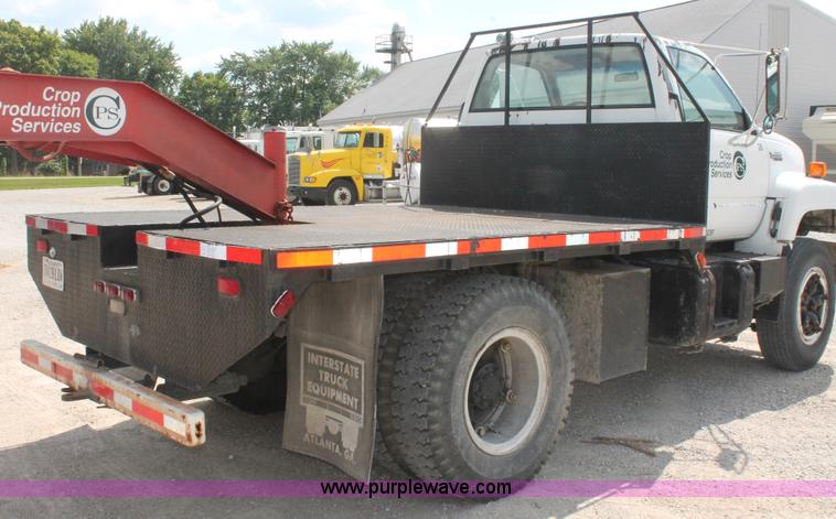 image for item I7832 1992 GMC TopKick C7H042 flatbed truck