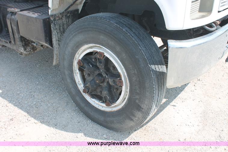 image for item I7832 1992 GMC TopKick C7H042 flatbed truck