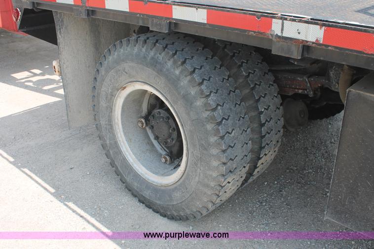 image for item I7832 1992 GMC TopKick C7H042 flatbed truck