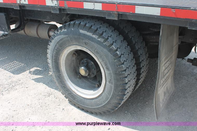 image for item I7832 1992 GMC TopKick C7H042 flatbed truck