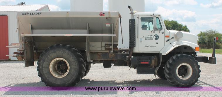 image for item I7836 1991 International 4900 floater spreader truck
