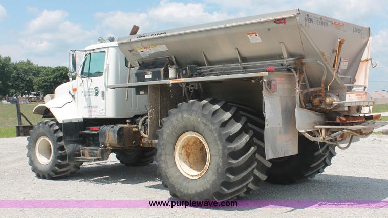 image for item I7836 1991 International 4900 floater spreader truck