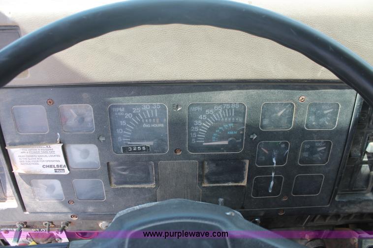 image for item I7836 1991 International 4900 floater spreader truck