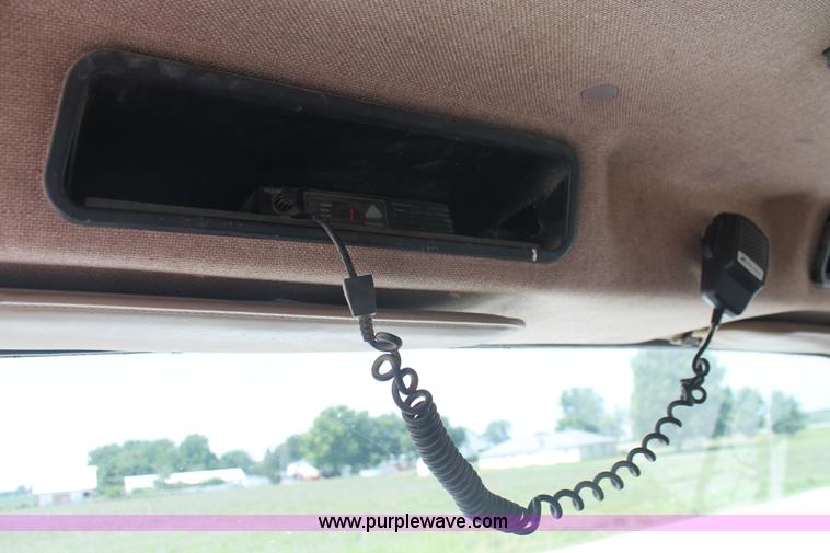 image for item I7836 1991 International 4900 floater spreader truck