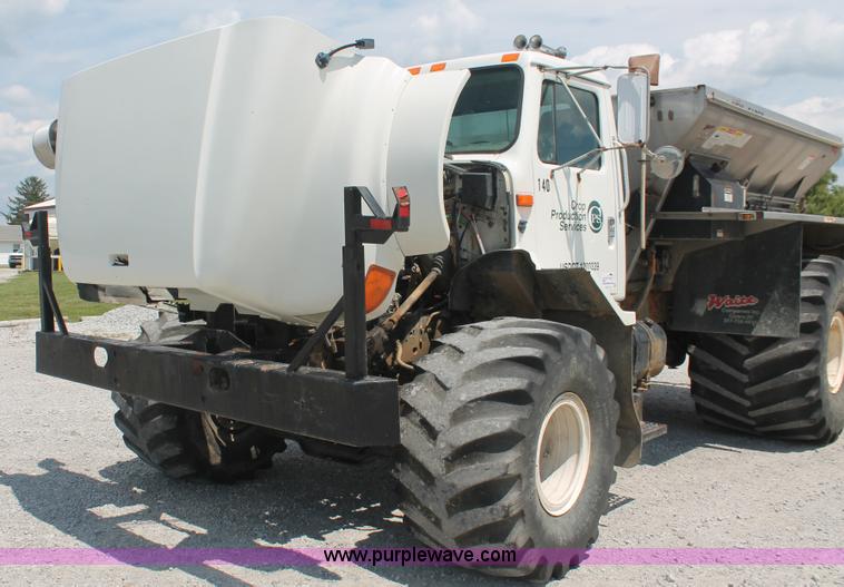 image for item I7836 1991 International 4900 floater spreader truck
