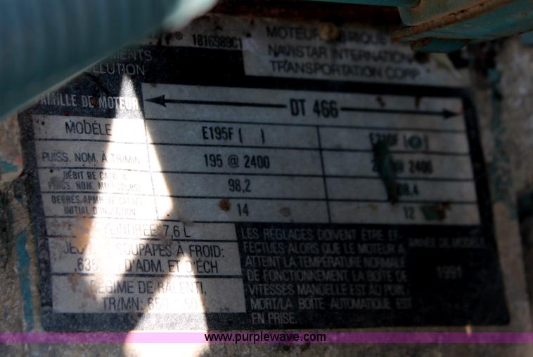 image for item I7836 1991 International 4900 floater spreader truck