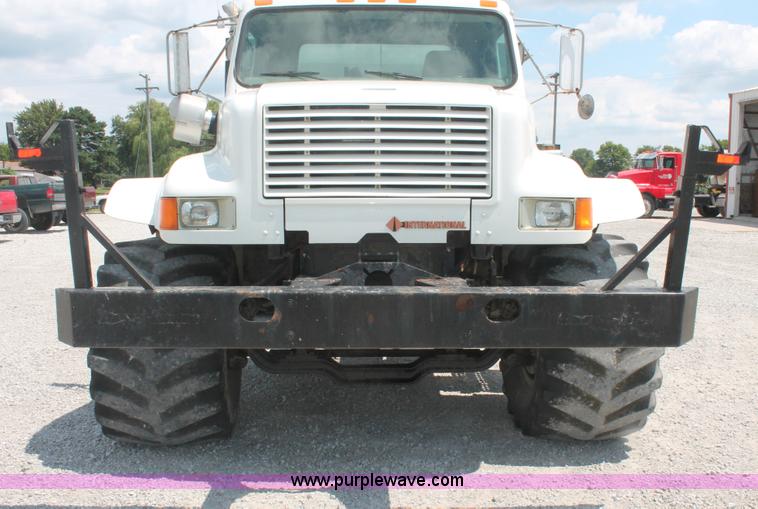 image for item I7836 1991 International 4900 floater spreader truck