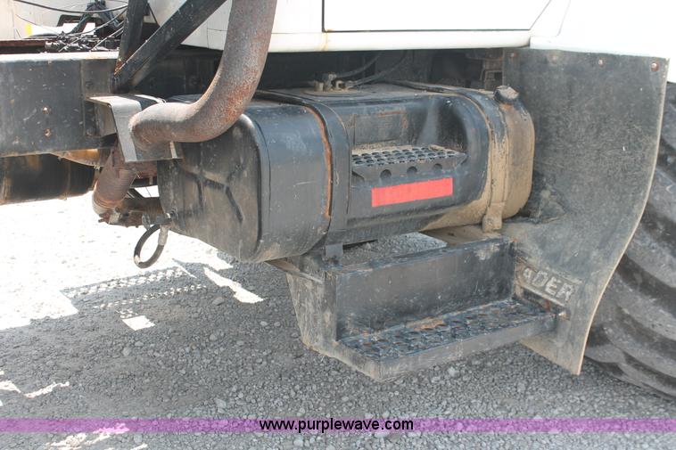 image for item I7836 1991 International 4900 floater spreader truck