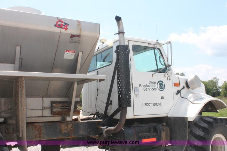 image for item I7836 1991 International 4900 floater spreader truck