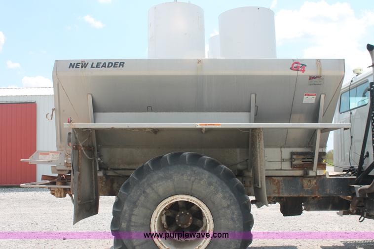 image for item I7836 1991 International 4900 floater spreader truck
