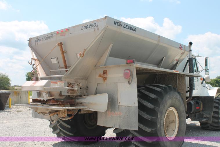 image for item I7836 1991 International 4900 floater spreader truck