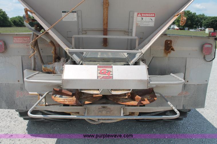 image for item I7836 1991 International 4900 floater spreader truck