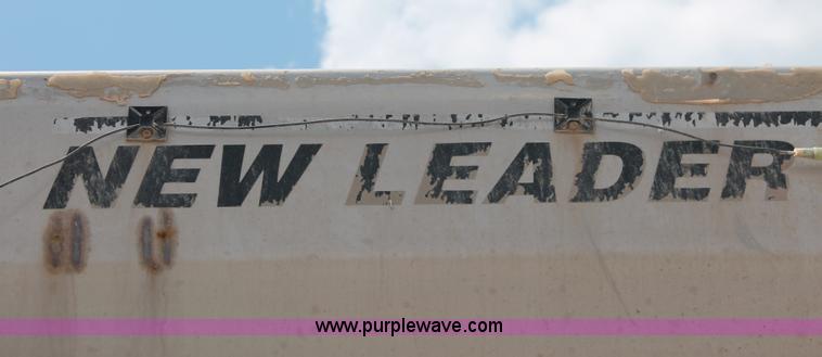 image for item I7836 1991 International 4900 floater spreader truck